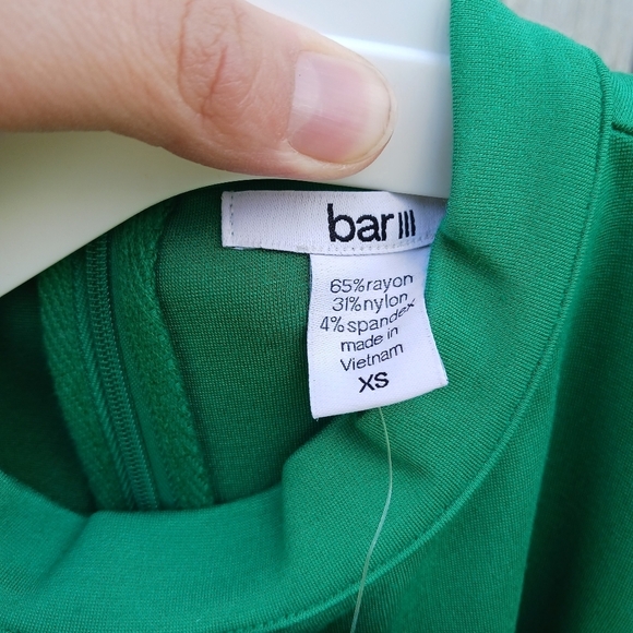 Bar lll Green Ruffle Front Dress Womens Sz XS NEW Knee Length Sleeveless - Picture 2 of 6
